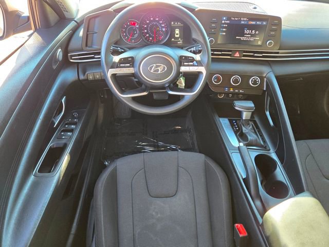 Used 2023 Hyundai Elantra SE image 15