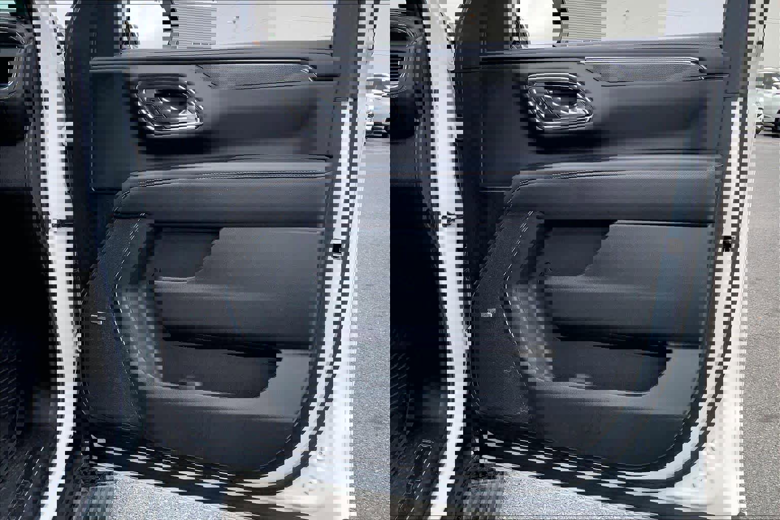 Used 2024 GMC Yukon AT4 w/ Technology Package image 22