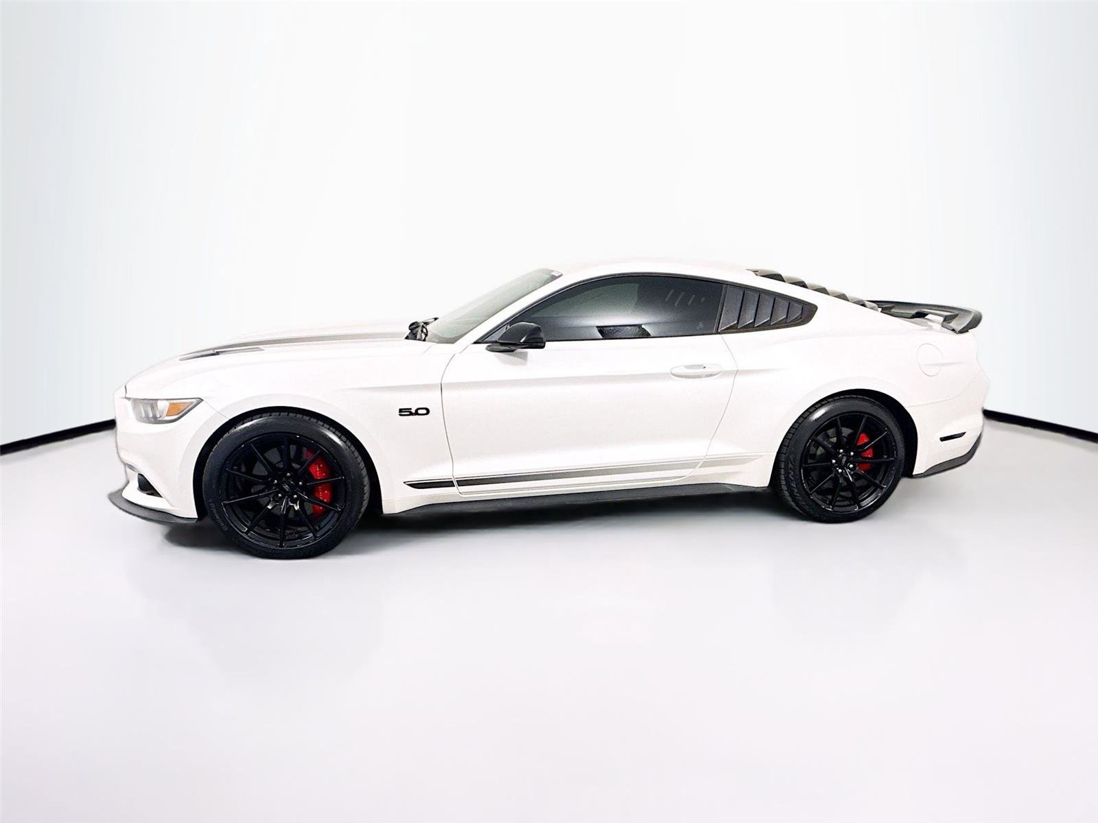 Used 2017 Ford Mustang GT Premium RWD image 25