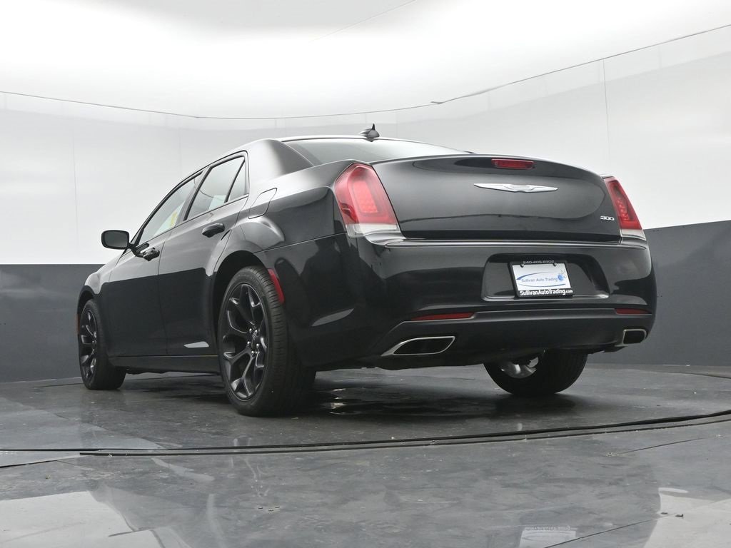 Used 2019 Chrysler 300 Touring w/ Sport Appearance Package image 51