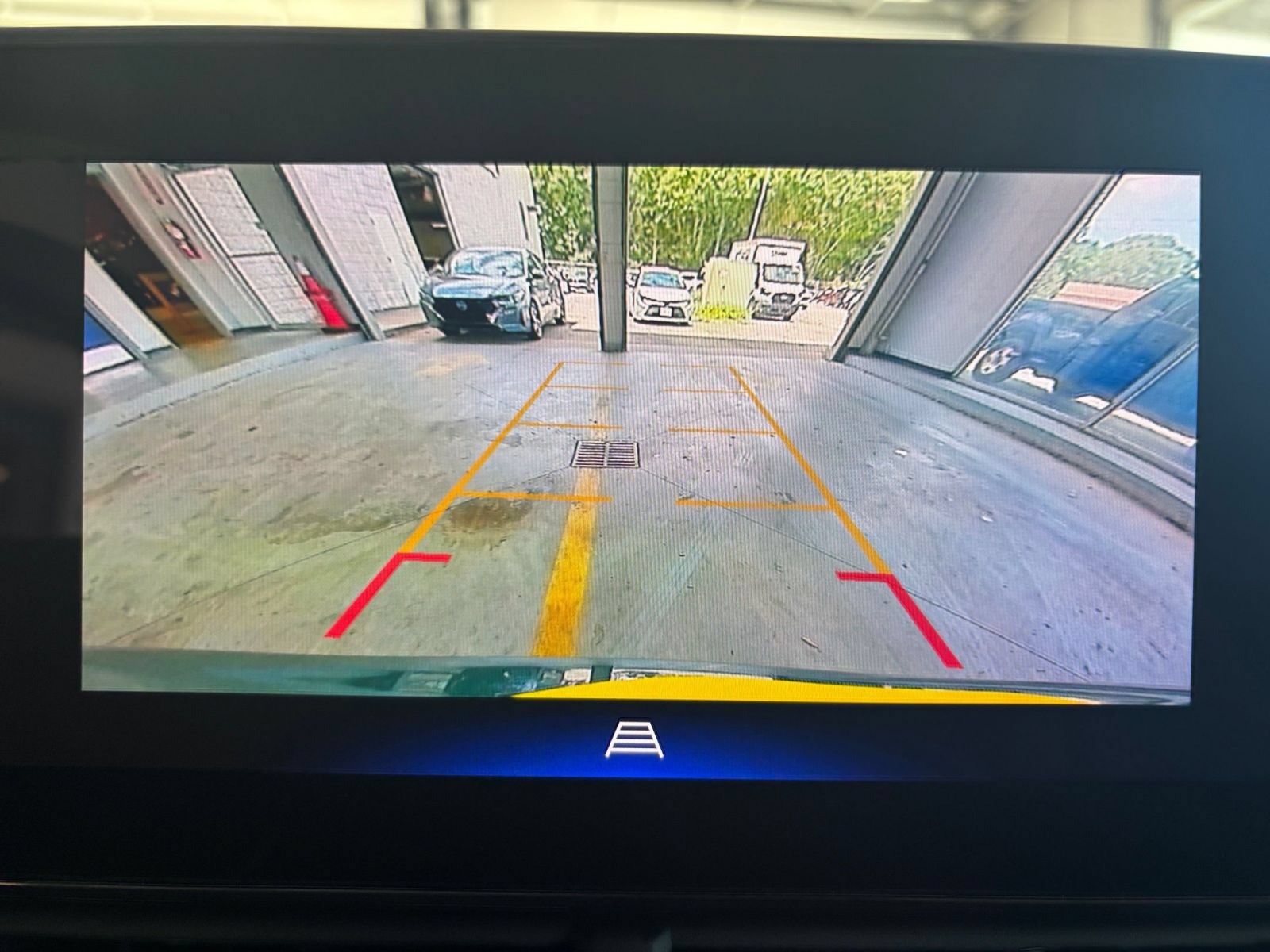 Used 2025 Chevrolet Trax LT FWD image 23