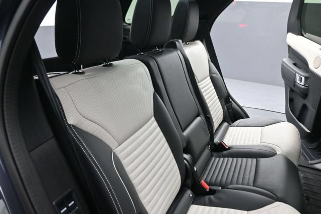 Used 2024 Land Rover Discovery Metropolitan Edition AWD/4WD image 27
