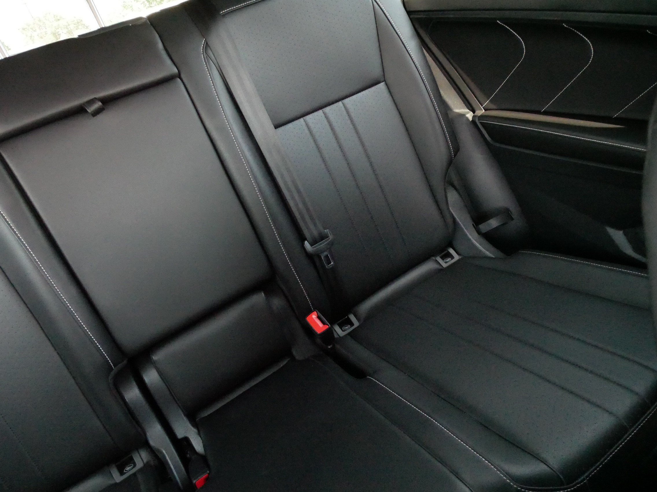 Certified 2023 Volkswagen Tiguan SE FWD image 14