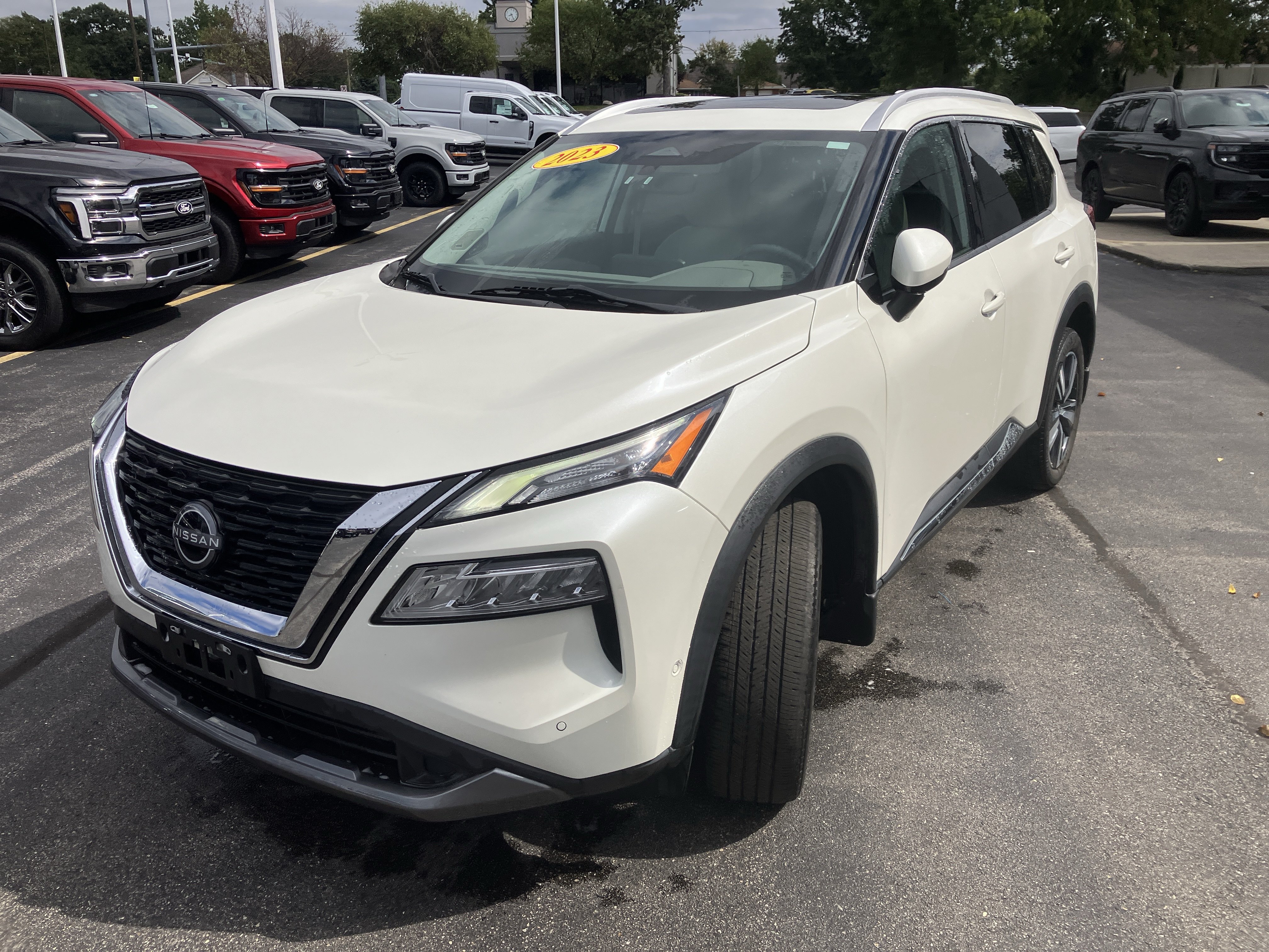 Used 2023 Nissan Rogue SL w/ SL Premium Package AWD/4WD image 3