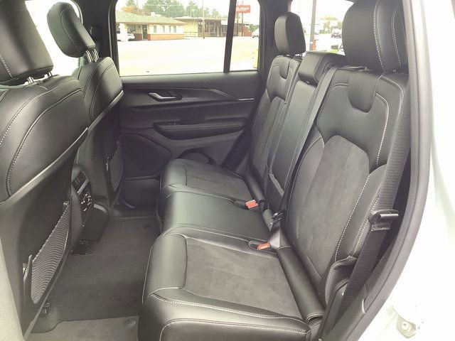 New 2025 Jeep Grand Cherokee Altitude image 25