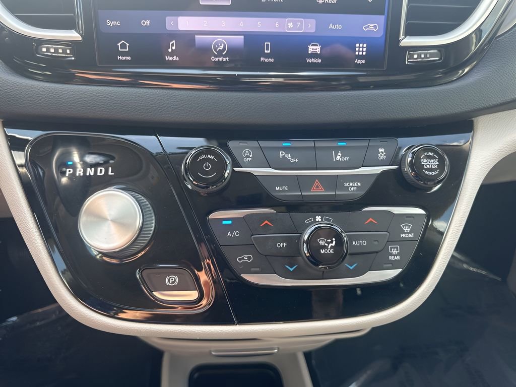 Used 2021 Chrysler Pacifica Touring-L image 19