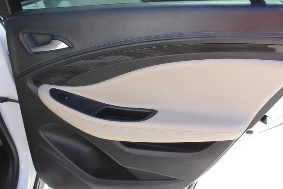 Used 2020 Buick Envision Essence image 11