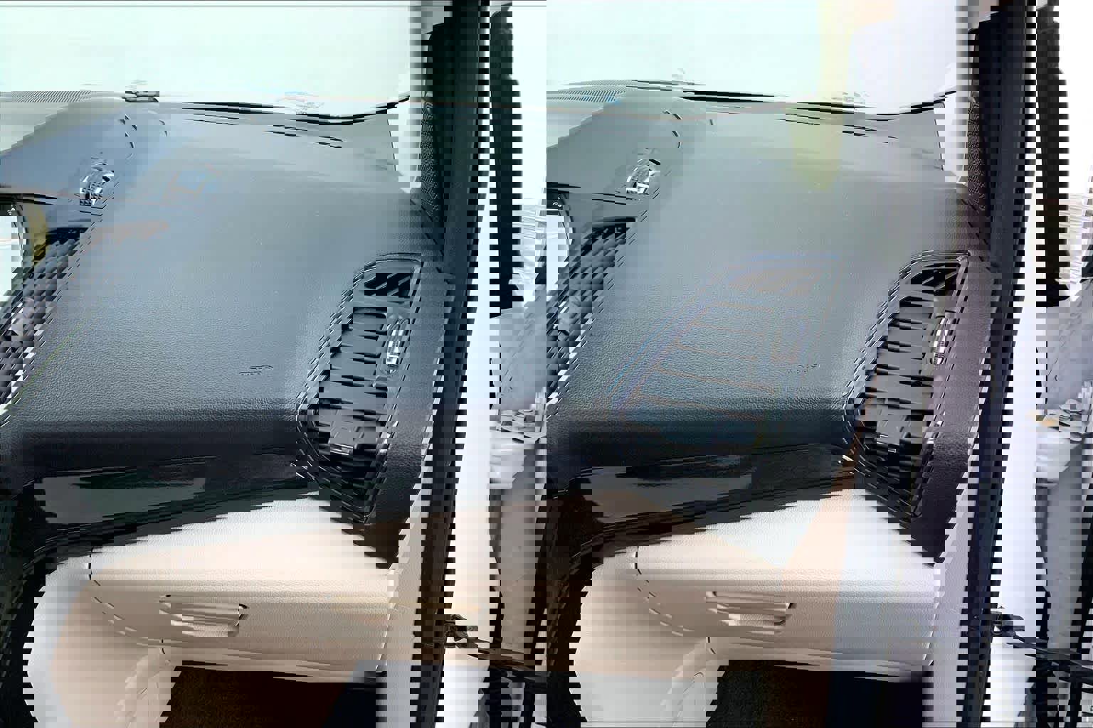 Used 2019 Ford Escape Titanium image 19