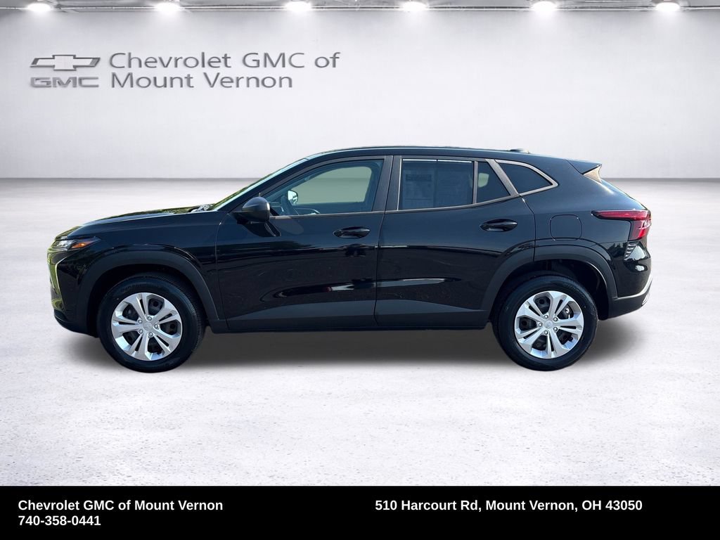 Used 2024 Chevrolet Trax LS FWD image 2