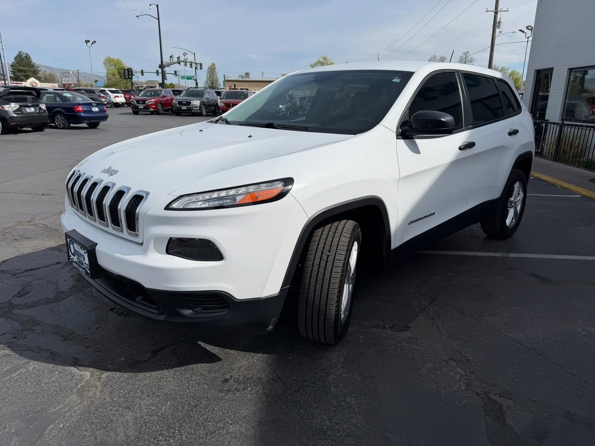 Used 2015 Jeep Cherokee Sport image 3