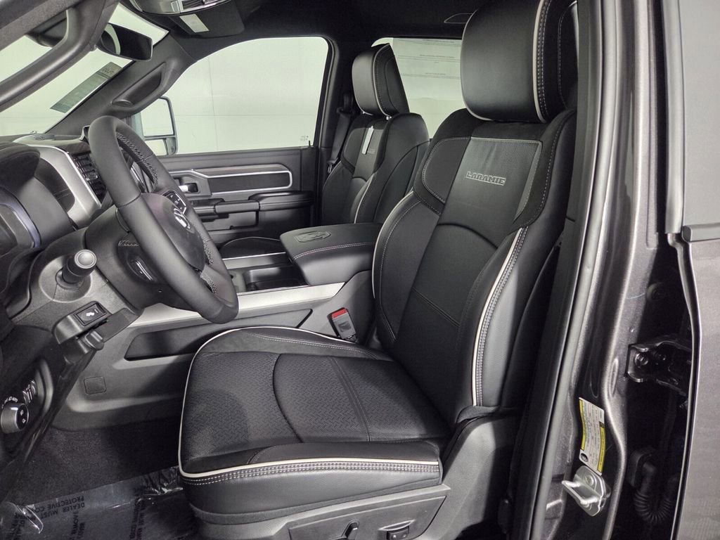 New 2026 RAM 2500 Laramie AWD/4WD image 9
