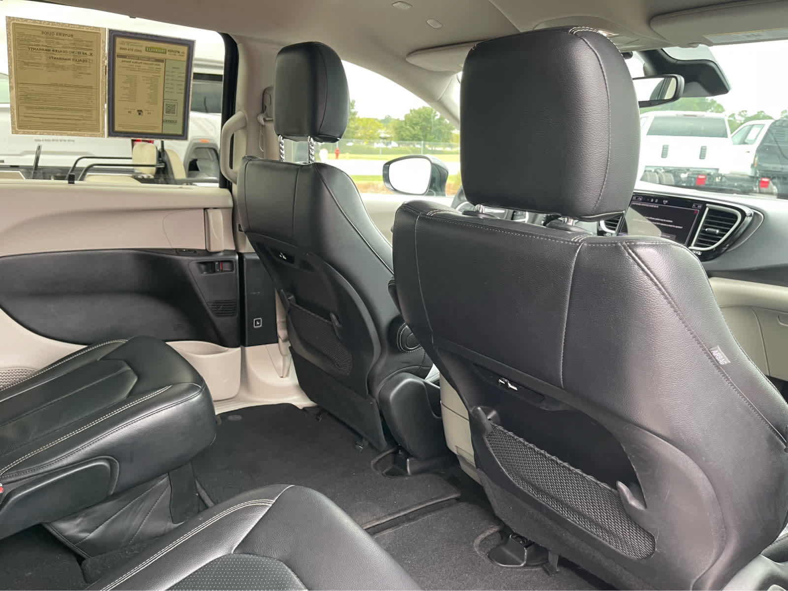 Used 2022 Chrysler Pacifica Touring-L FWD image 22