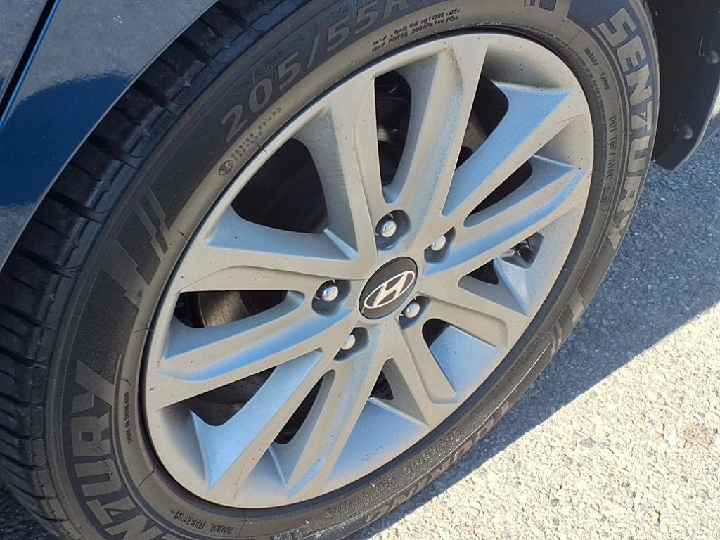 Used 2014 Hyundai Elantra SE w/ Option Group 02 FWD image 10