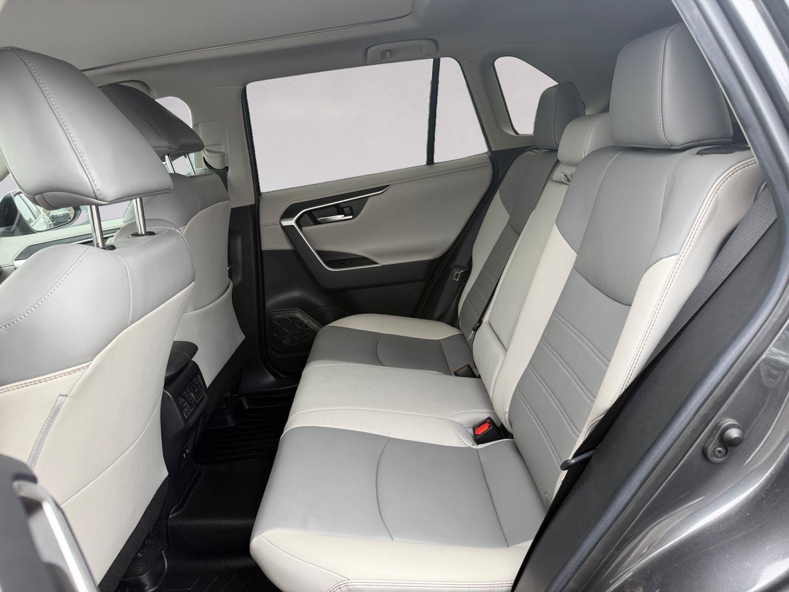 Used 2020 Toyota RAV4 Limited image 13