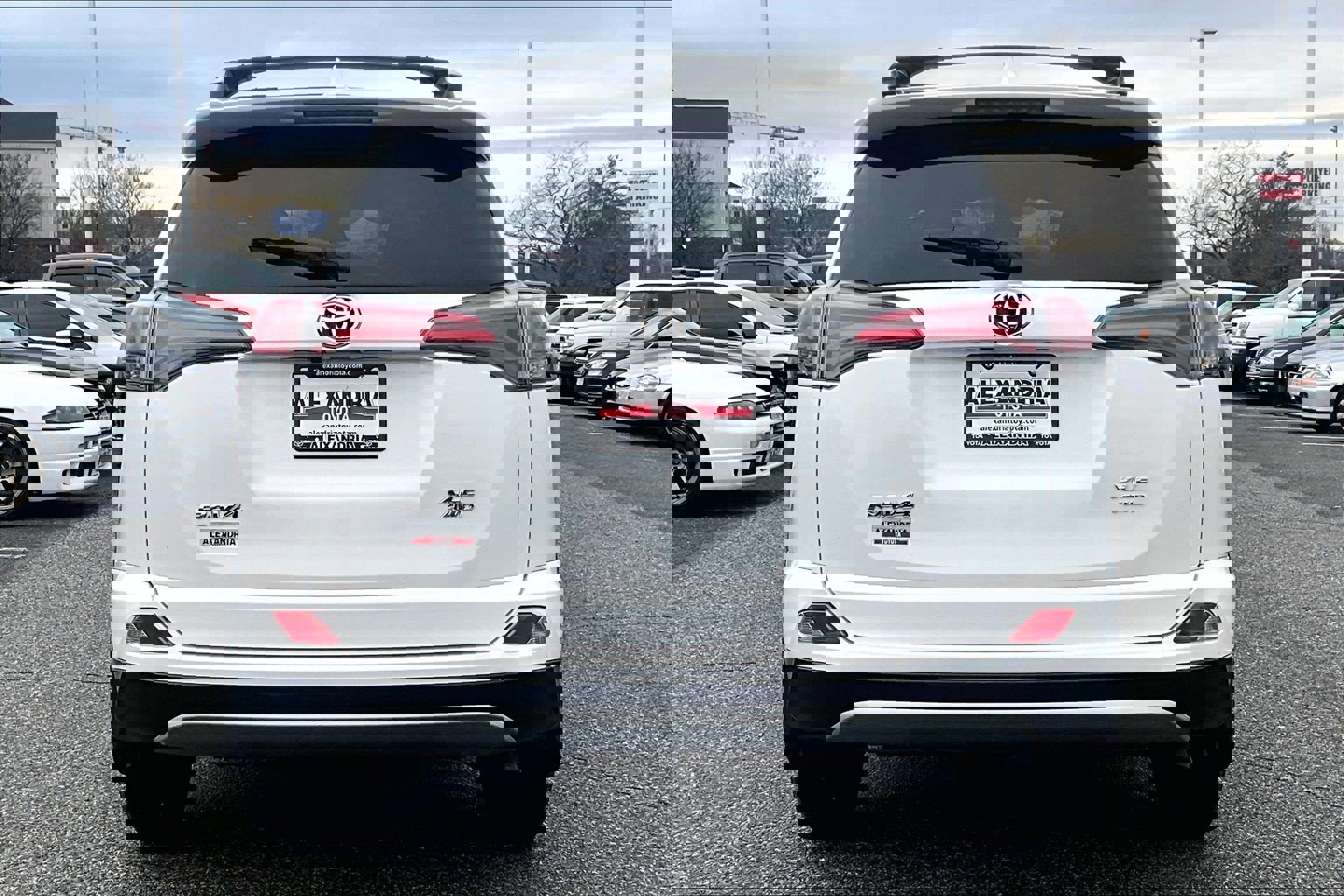 Used 2018 Toyota RAV4 XLE image 4