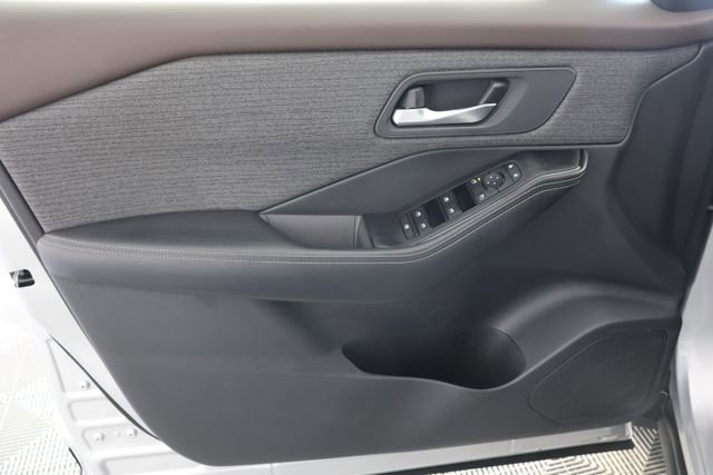 Used 2022 Nissan Rogue SV image 24