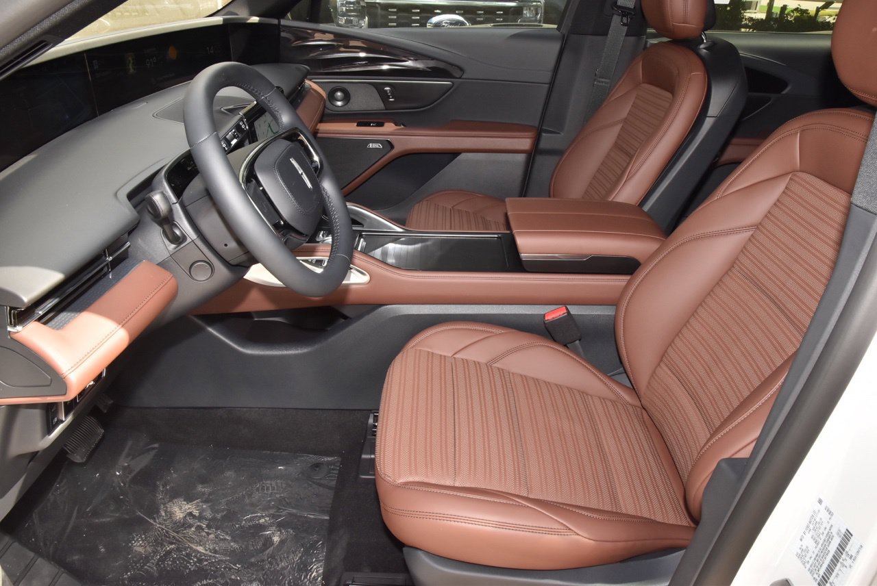 New 2026 Lincoln Nautilus Reserve AWD/4WD image 13