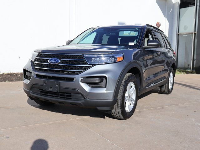 Used 2023 Ford Explorer XLT image 4