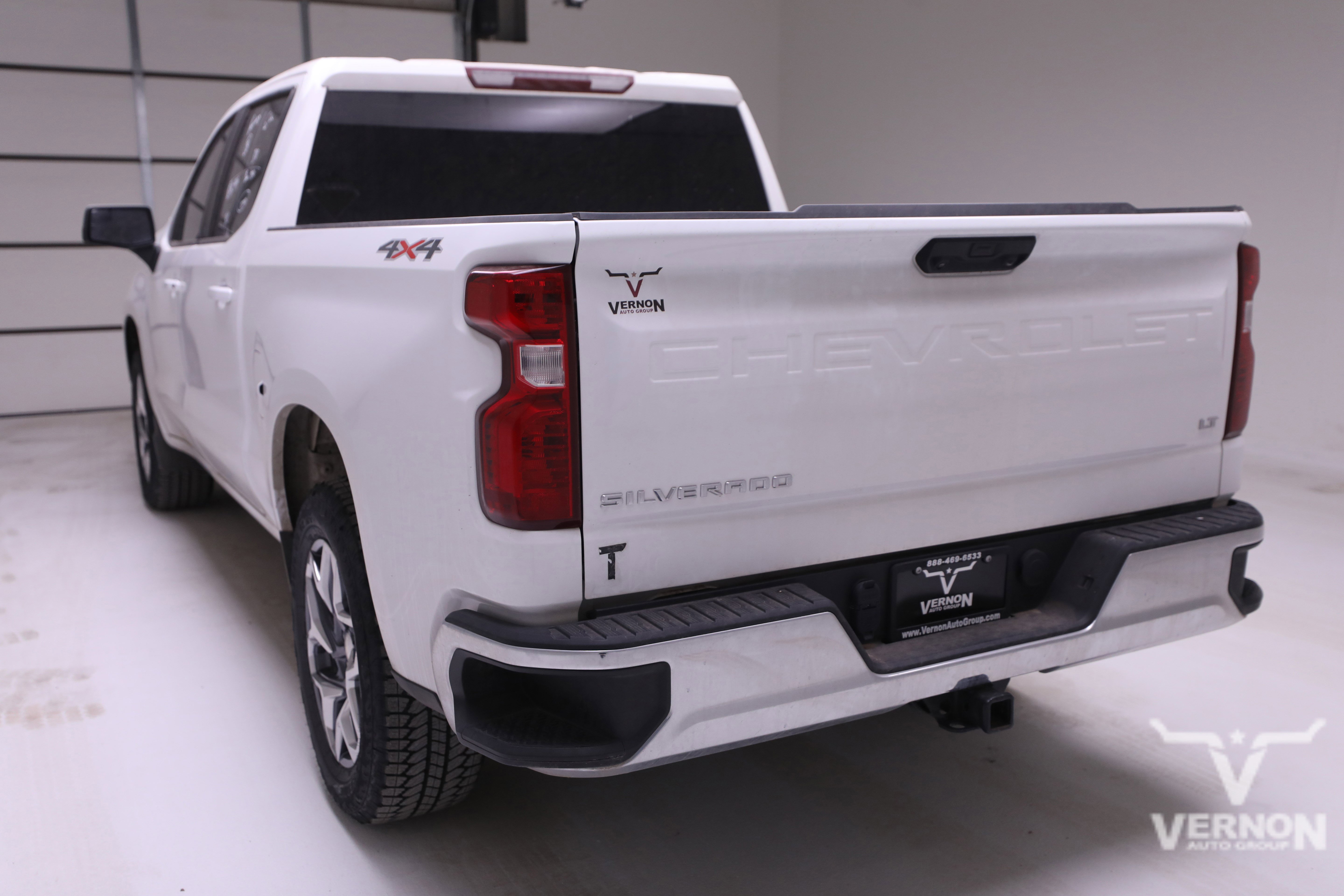 Used 2024 Chevrolet Silverado 1500 LT image 2