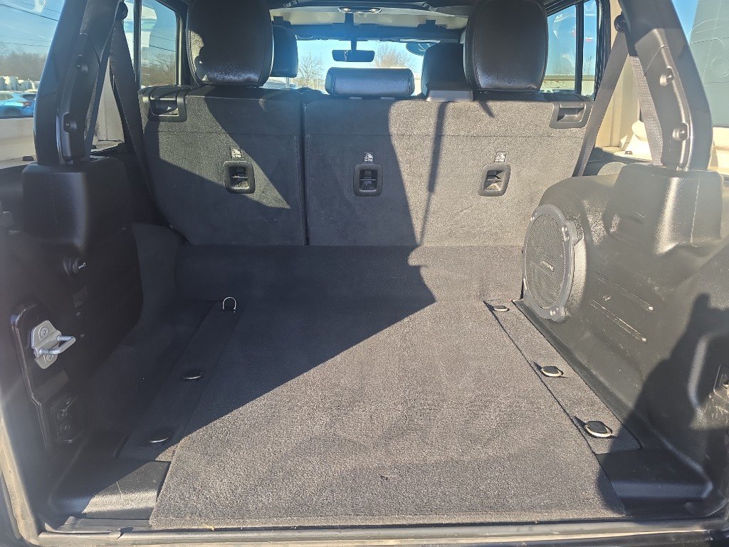 Used 2022 Jeep Wrangler Unlimited Sahara w/ Cold Weather Group AWD/4WD image 7