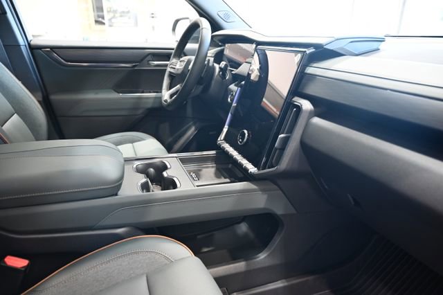 New 2026 GMC Acadia AT4 w/ Luxury Package AWD/4WD image 14