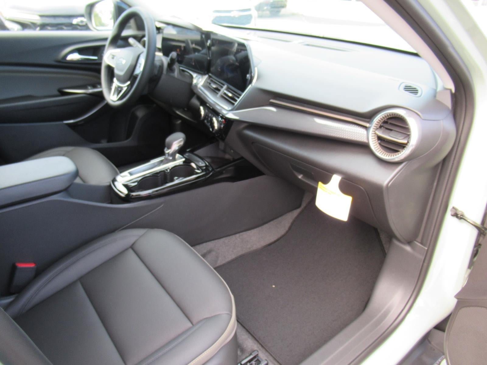 New 2026 Chevrolet Trax ACTIV w/ Sunroof Package FWD image 11