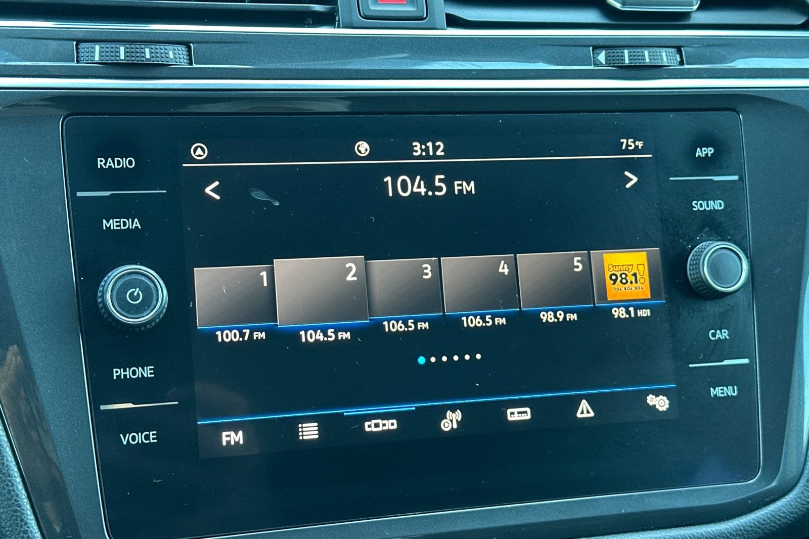 Certified 2022 Volkswagen Tiguan SE image 20