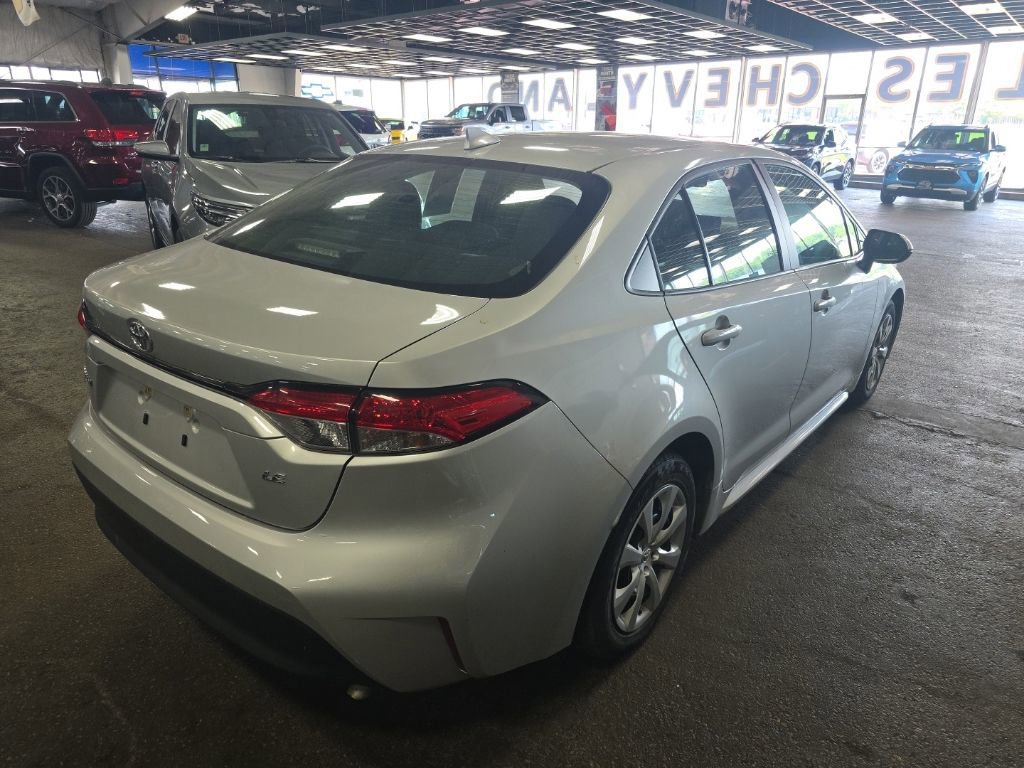 Used 2023 Toyota Corolla LE FWD image 3