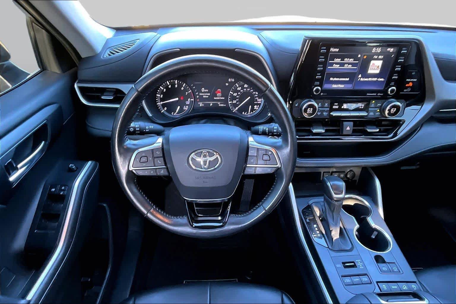 Used 2021 Toyota Highlander XLE AWD/4WD image 6