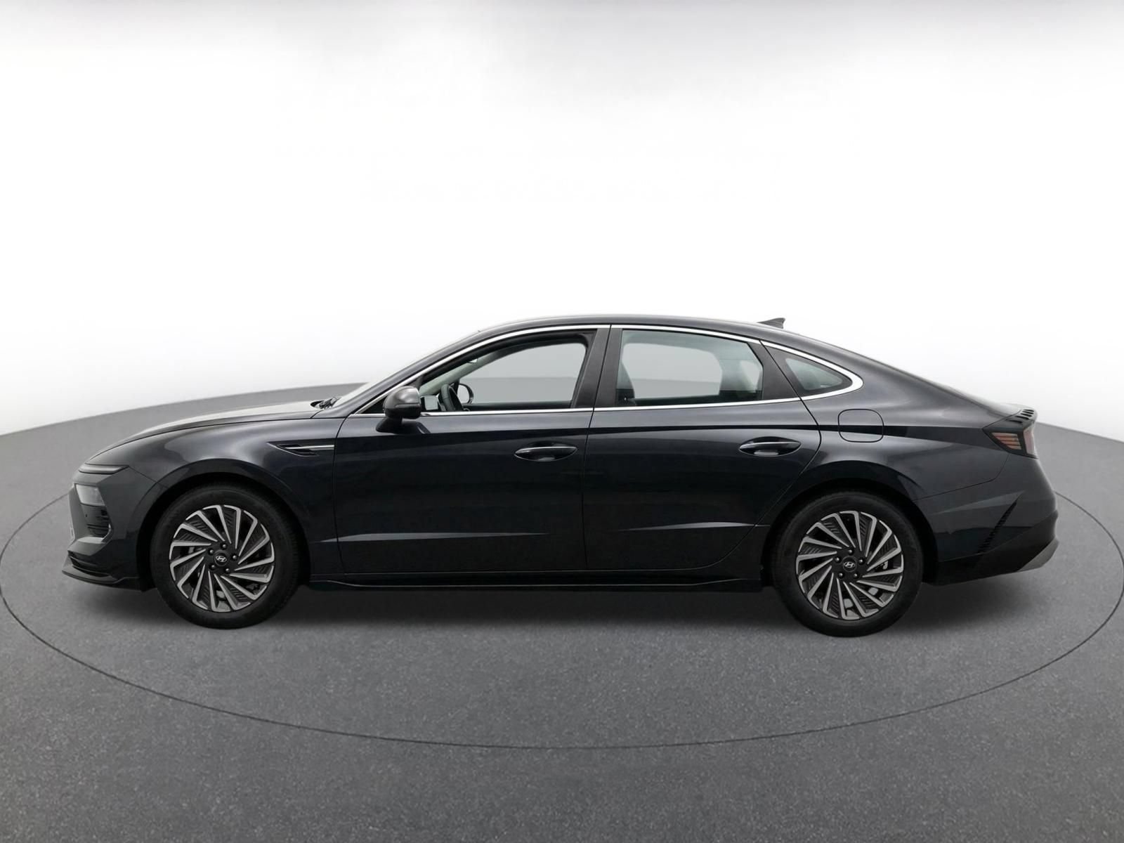 Used 2025 Hyundai Sonata SEL FWD image 4