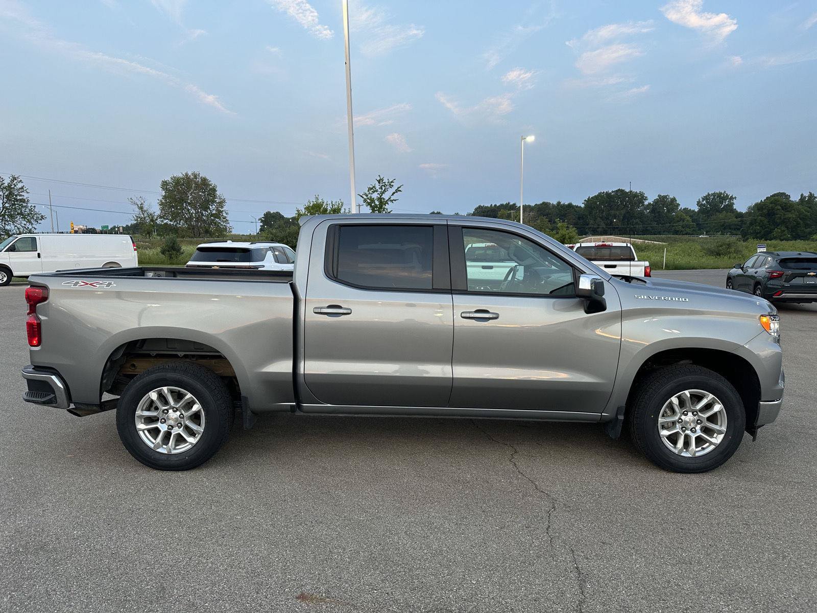Used 2024 Chevrolet Silverado 1500 LT AWD/4WD image 7