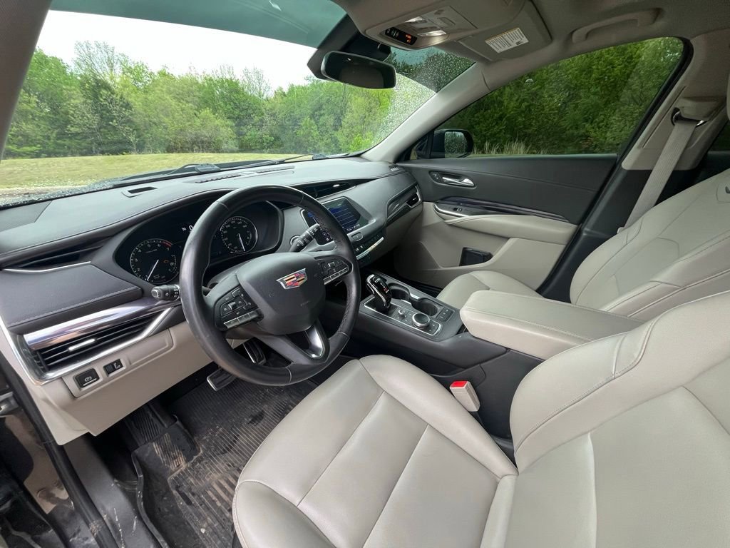 Used 2022 Cadillac XT4 Luxury w/ Cold Weather Package FWD image 9