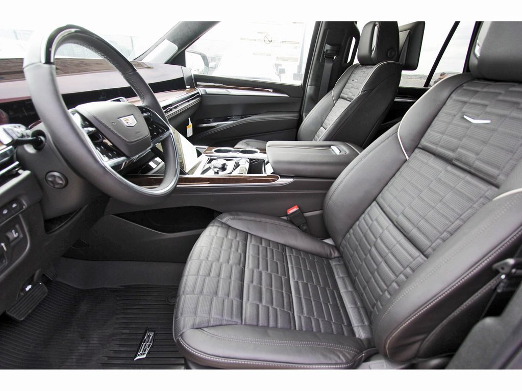 New 2026 Cadillac Escalade Platinum Sport w/ LPO, ONYX Package AWD/4WD image 6