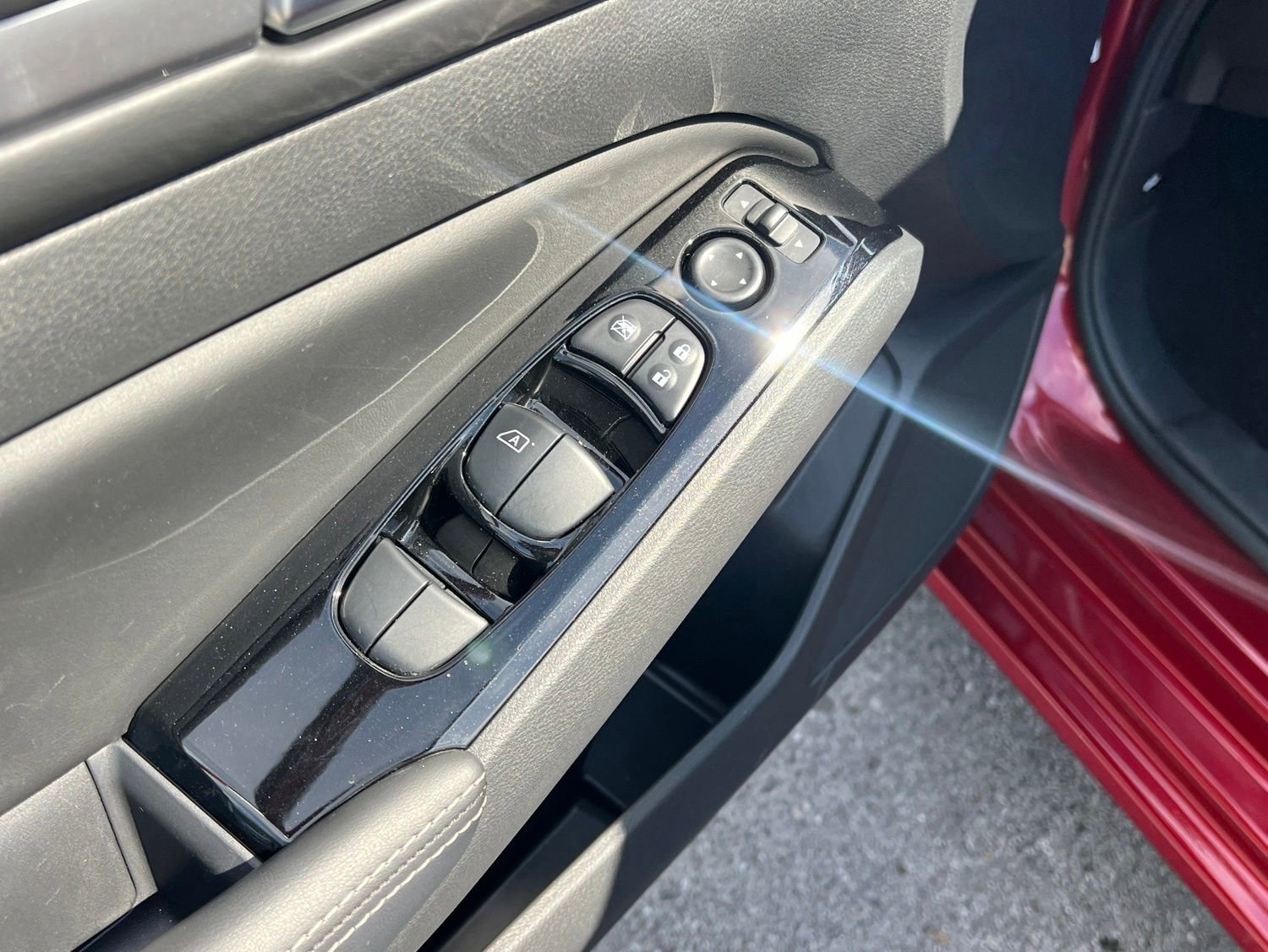 Used 2023 Nissan Altima 2.5 SV FWD image 23