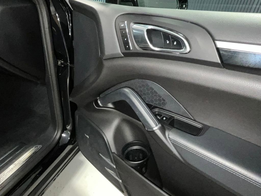 Used 2016 Porsche Cayenne image 21