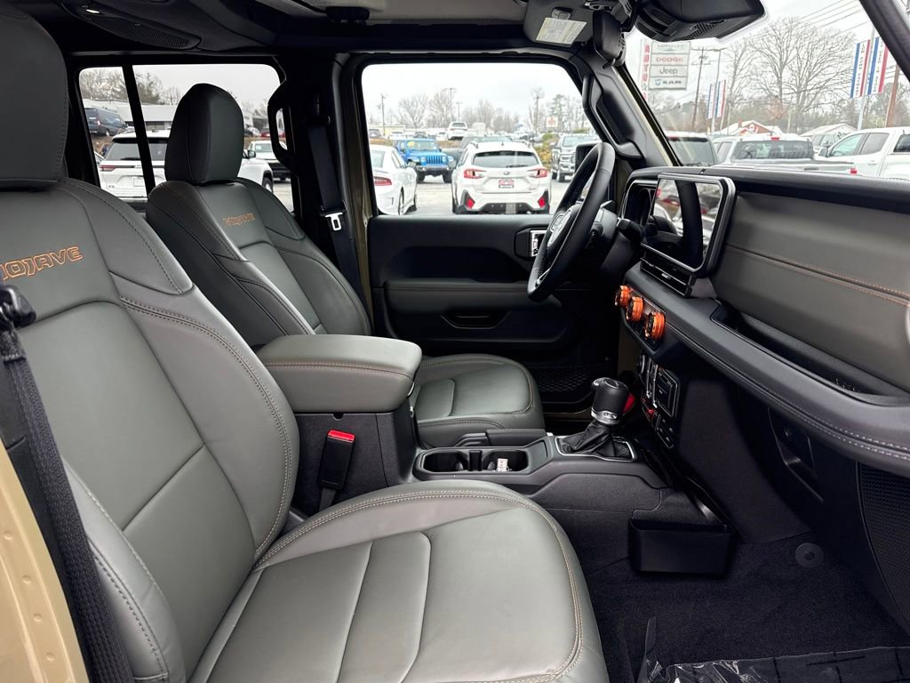 Used 2025 Jeep Gladiator Mojave w/ Convenience Group image 18