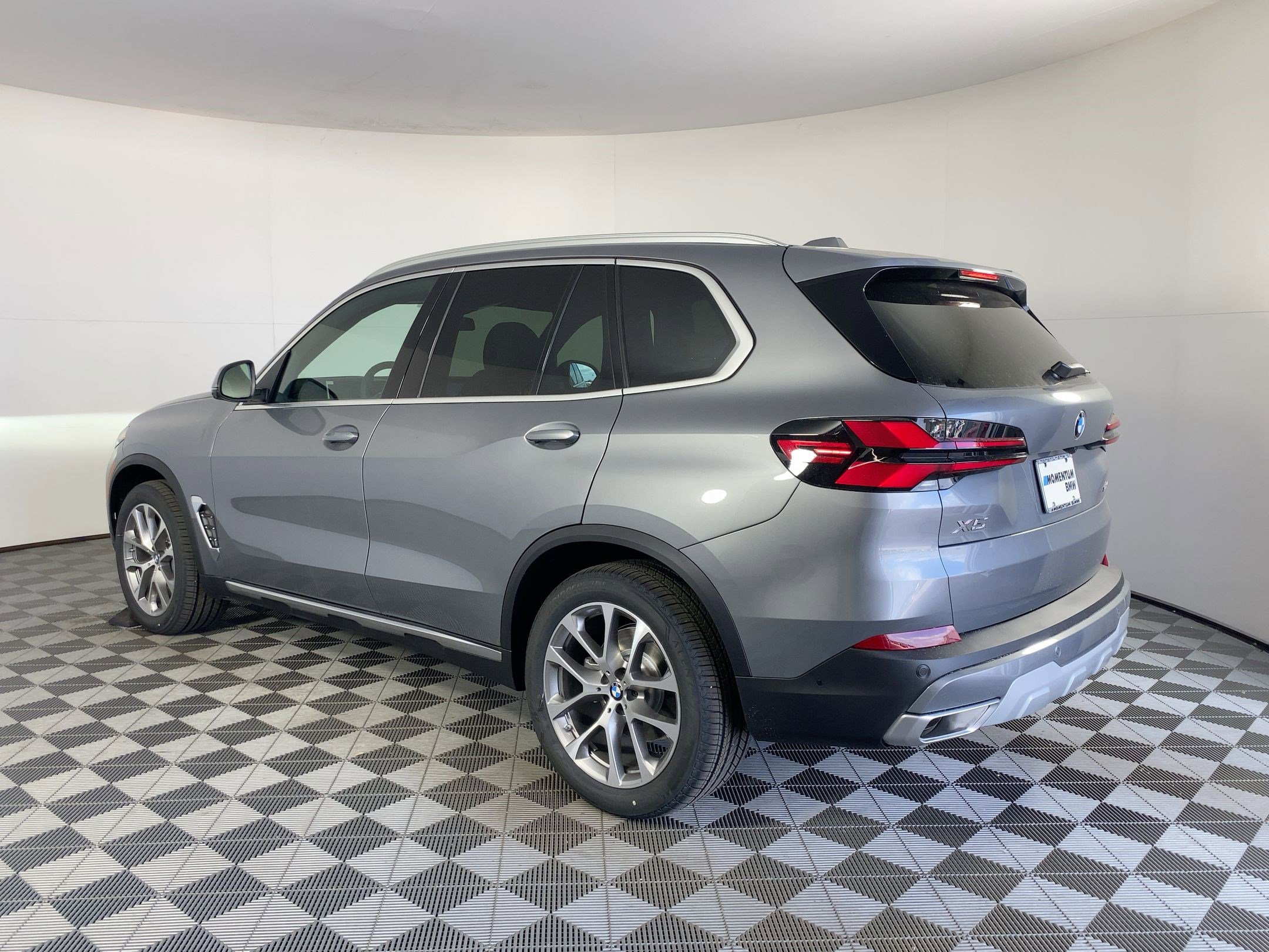 New 2026 BMW X5 sDrive40i w/ Premium Package image 3