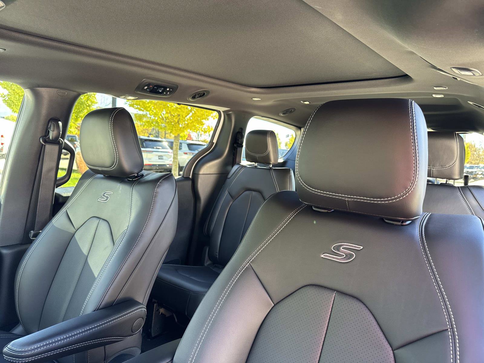 New 2026 Chrysler Pacifica Select image 33