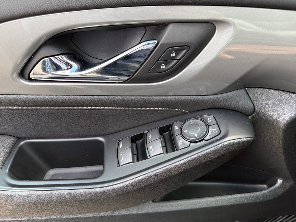 Used 2023 Chevrolet Traverse LT w/ LT Premium Package image 28