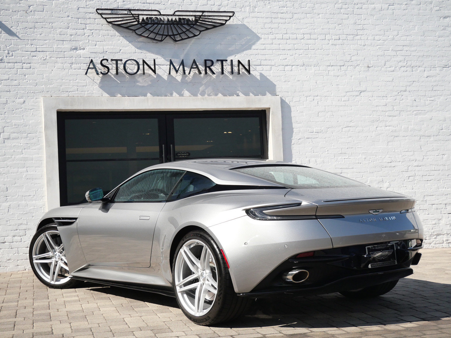 Used 2024 Aston Martin DB12 Coupe RWD image 2