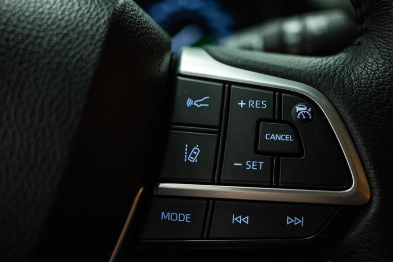 Used 2025 Toyota Sienna XLE w/ XLE Plus Package image 19