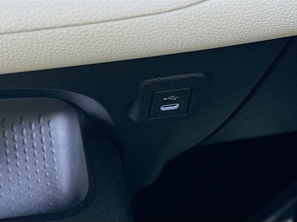 Used 2025 Toyota Corolla LE image 30