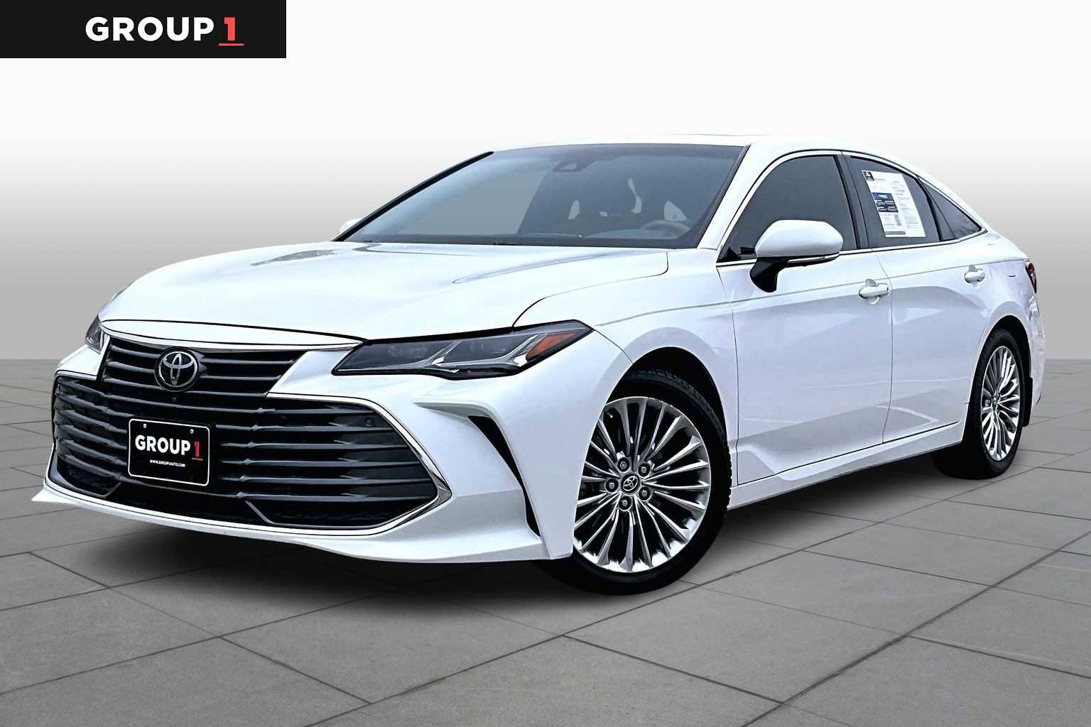 Used 2019 Toyota Avalon Limited image 1