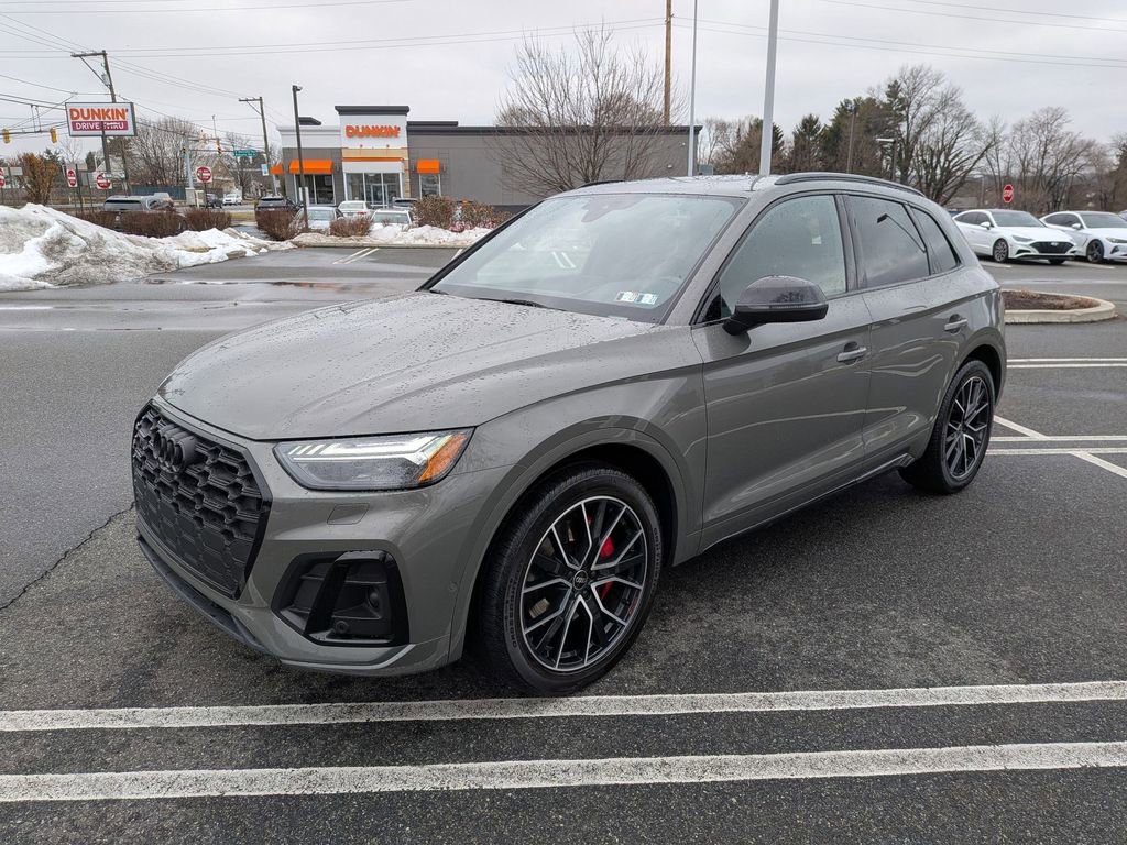 Used 2024 Audi SQ5 Prestige w/ Prestige Package image 3