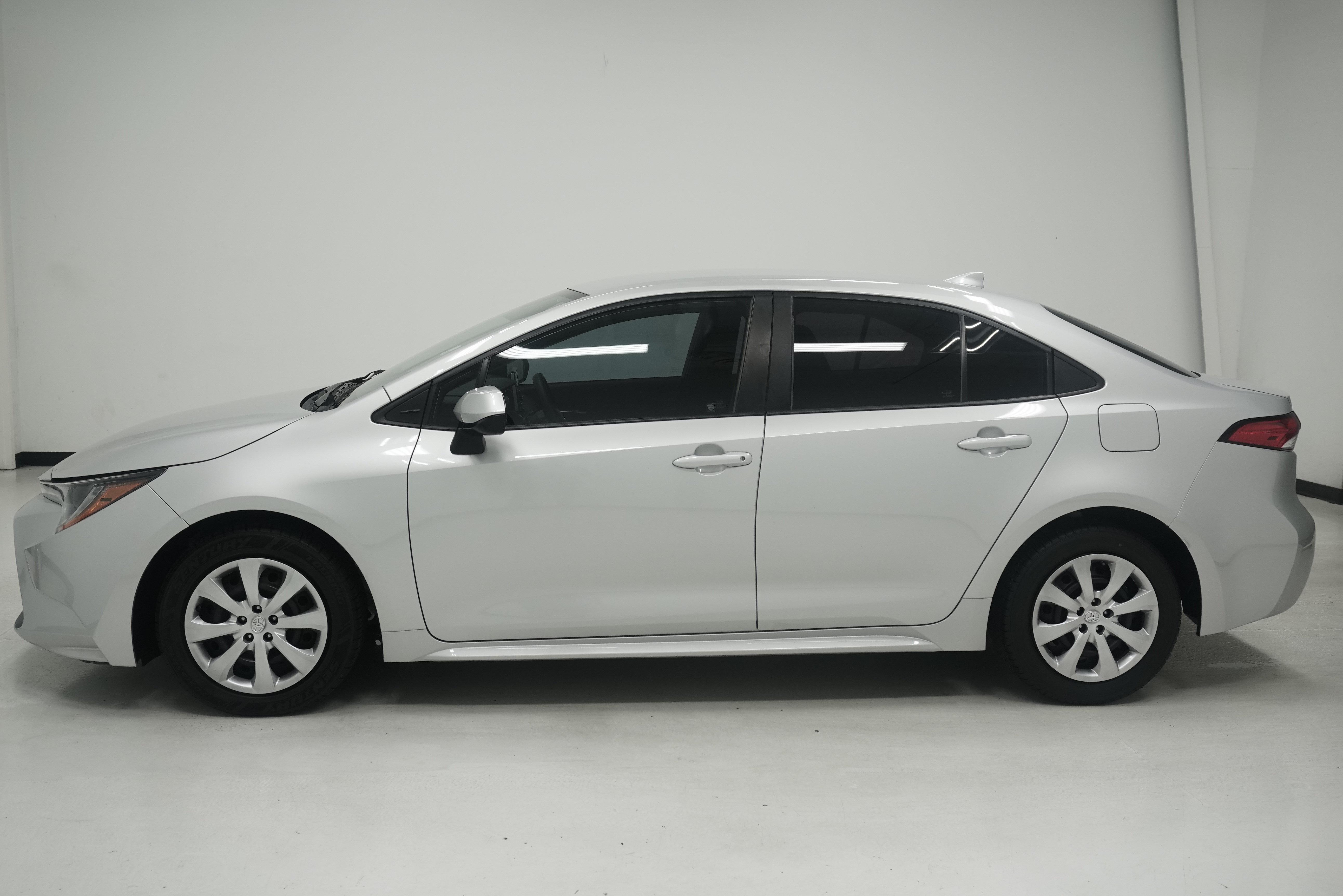 Used 2020 Toyota Corolla LE FWD image 7
