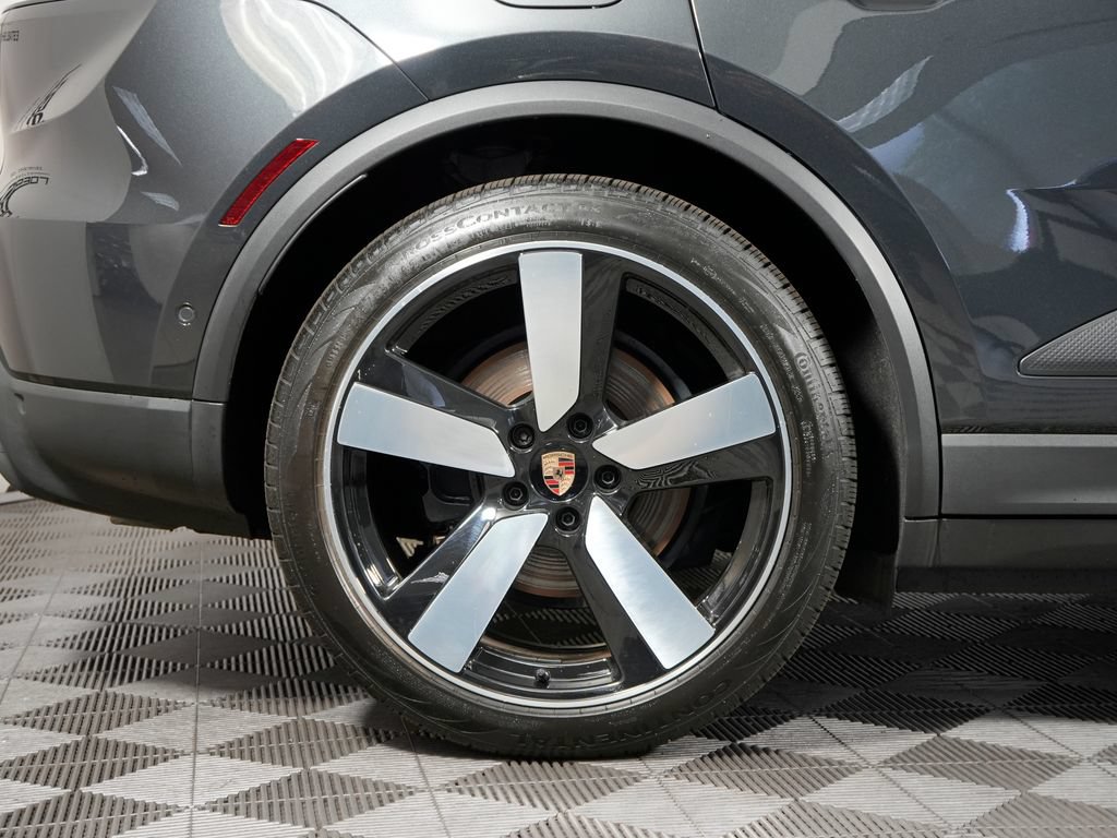 Certified 2025 Porsche Macan 4 Electric AWD/4WD image 15