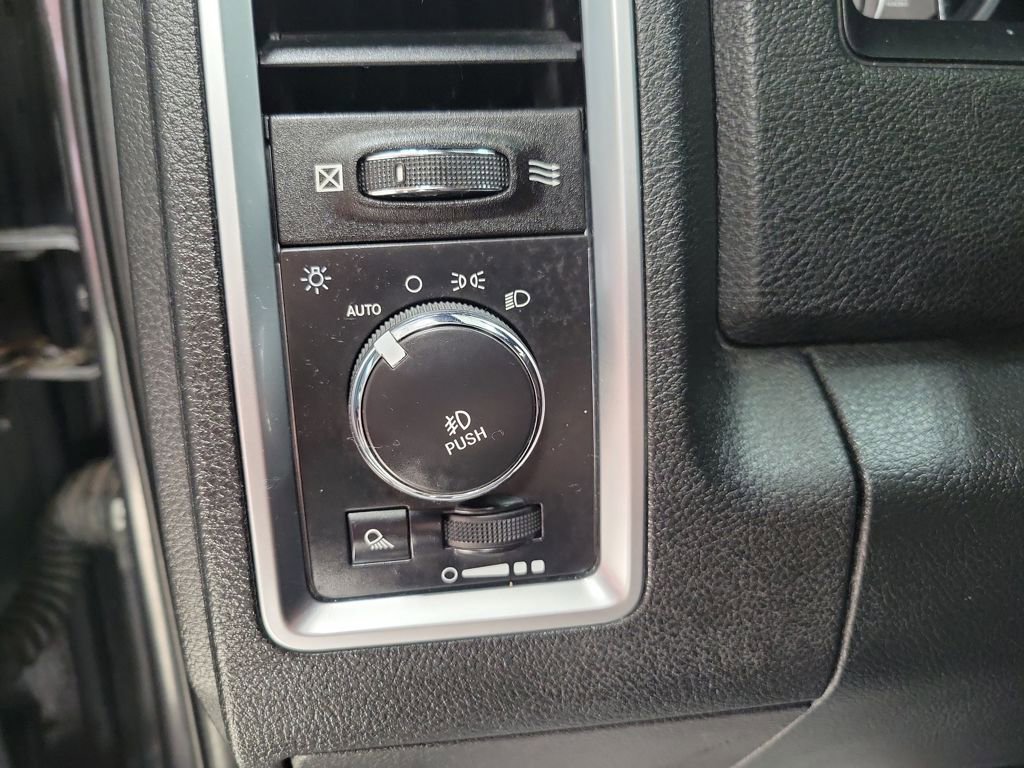 Used 2016 RAM 1500 Limited RWD image 34