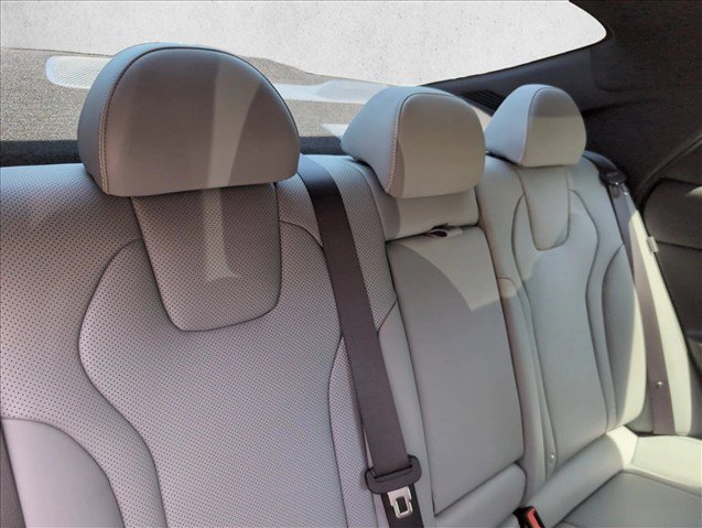 Certified 2025 Hyundai Elantra Limited FWD image 26