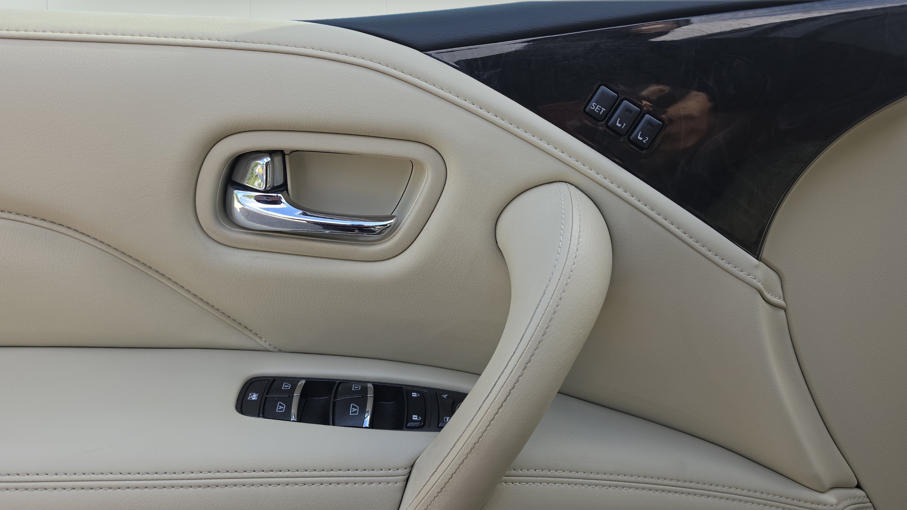 Used 2022 INFINITI QX80 Luxe w/ All-Season Package RWD image 11