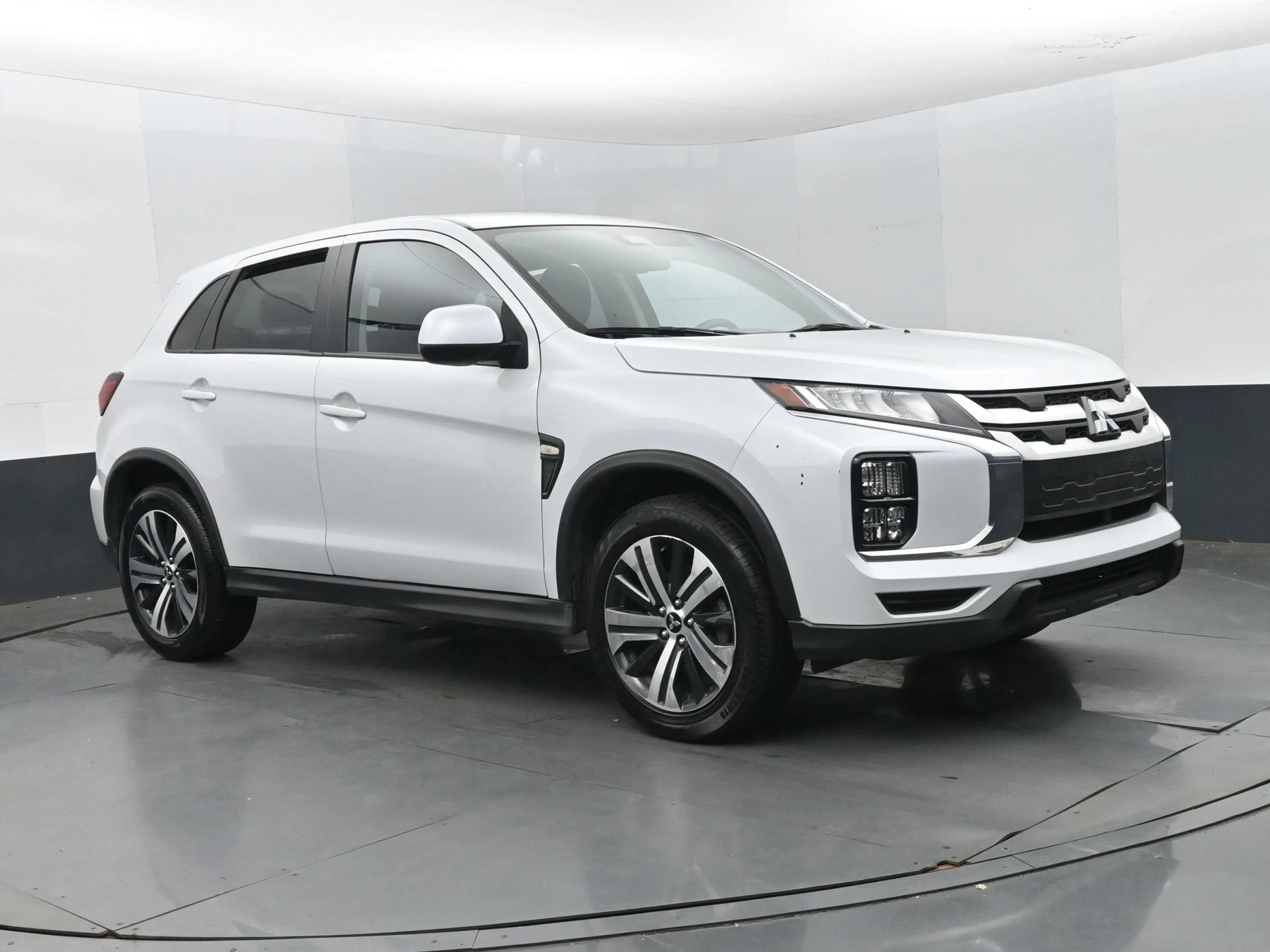 Used 2025 Mitsubishi Outlander Sport ES AWD/4WD image 2